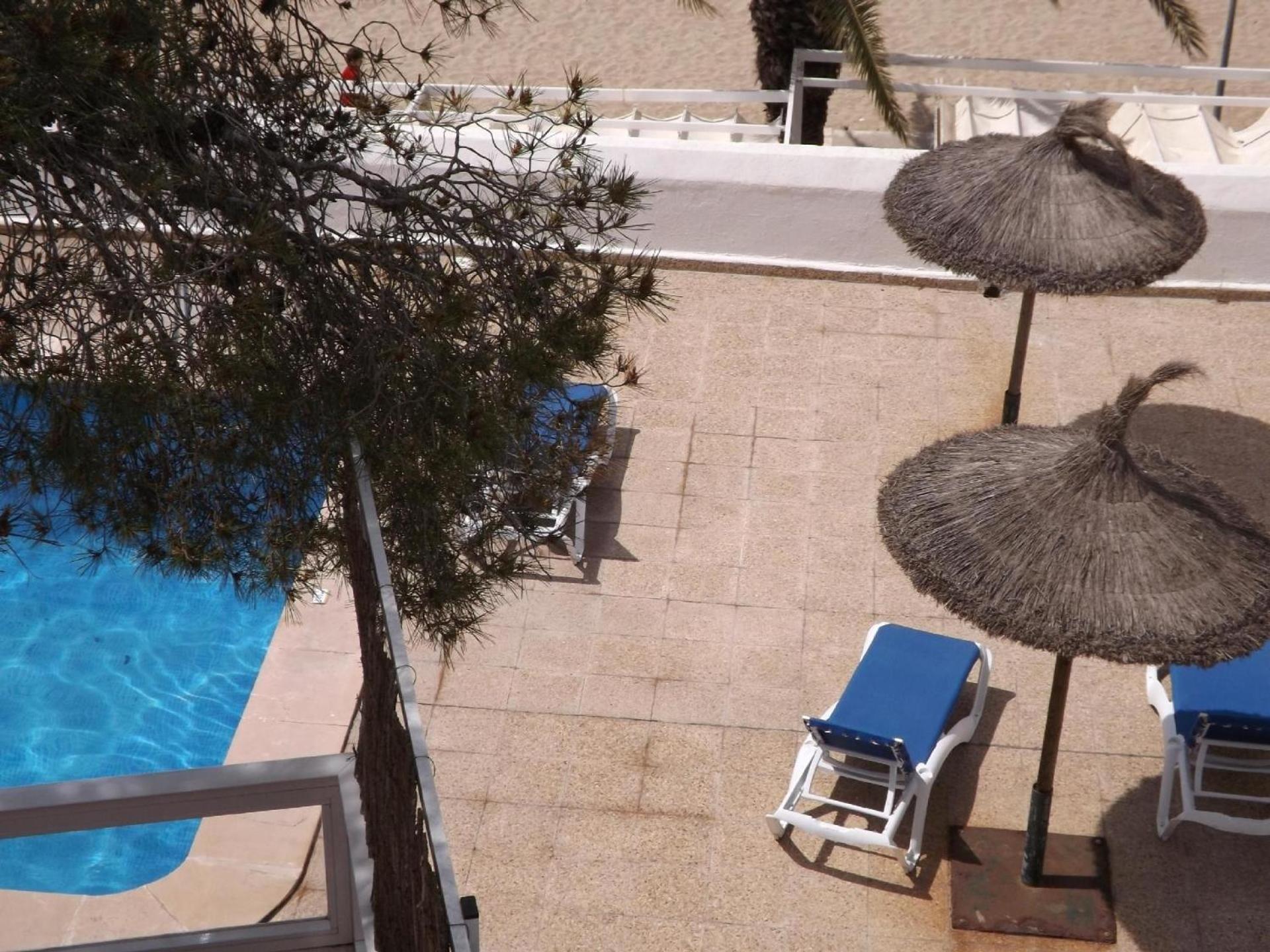 Zentral Gelegen Ferienwohnung In Einer Wohnanlage Mit Gemeinschaftspool, Nur Wenige Meter Vom Meer Entfernt Cala d'Or  Exterior photo